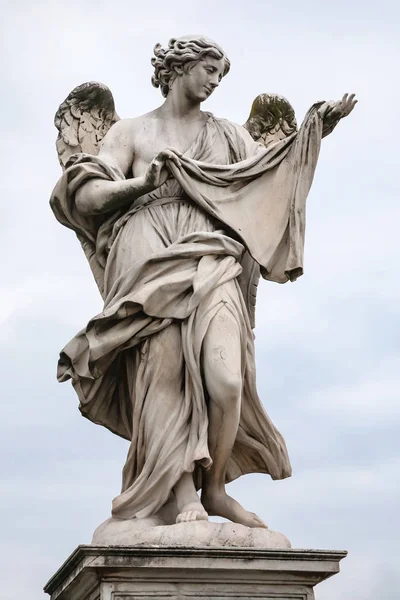 Фигура Ангела на Понте-Сан-Анджело в Риме — стоковое фото