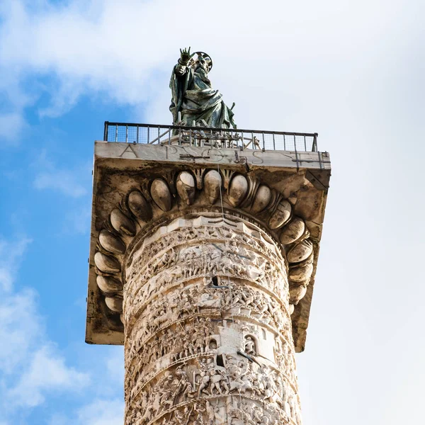 Top of column of marcus aurelius in Rome city — Stock Photo, Image