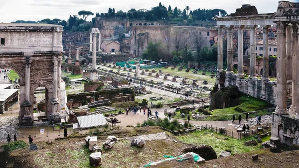 Fórum Caesara na římské fórum v Římě v zimě — Stock fotografie