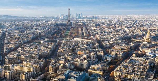 Torre Eiffel e cidade de Paris no inverno — Fotografia de Stock