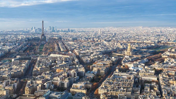 Paris med Eiffeltårnet og slottet Les Invalides – stockfoto