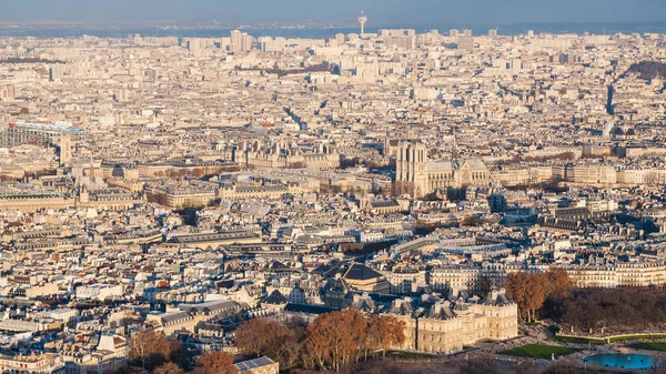 Stadtpanorama von Paris mit luxemburgischem Garten — Stockfoto