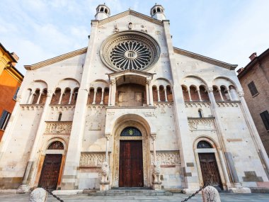Modena Katedrali akşam Modena şehrinde