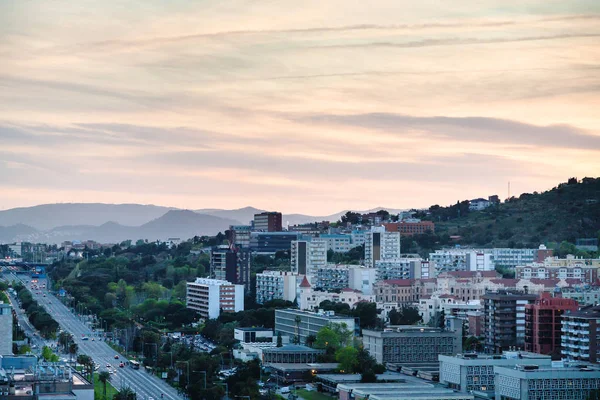 Avinguda Diagonal Caddesi üzerinde günbatımı gökyüzü — Stok fotoğraf