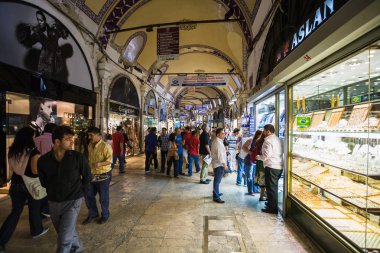 İnsanlar sokakta Kapalıçarşı Istanbul içi