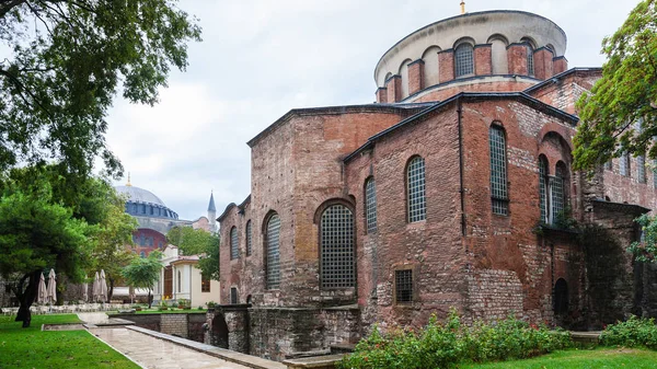 Byggnad av forntida Hagia Irene kyrka i Istanbul — Stockfoto