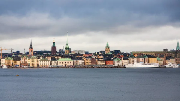 Vue sur la ville de Stockholm (Galma Stan) depuis la mer — Photo