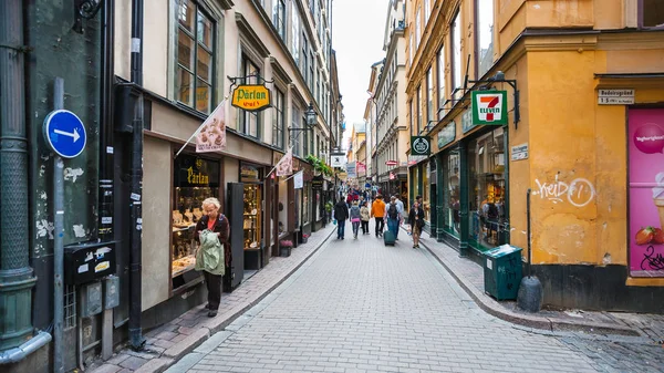在斯德哥尔摩市商业街 Vasterlanggatan — 图库照片