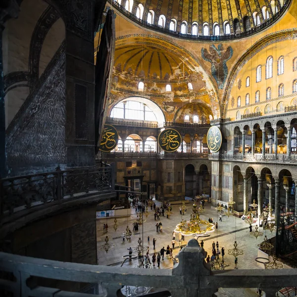 Innerhalb der antiken basilika hagia sophia — Stockfoto