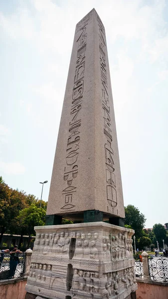 V městě Istanbulu Theodosiův obelisk — Stock fotografie
