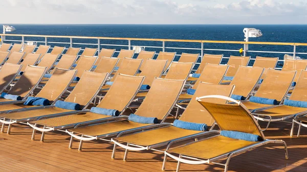 Chairs in relaxation area on stern of cruise liner — Stock Photo, Image