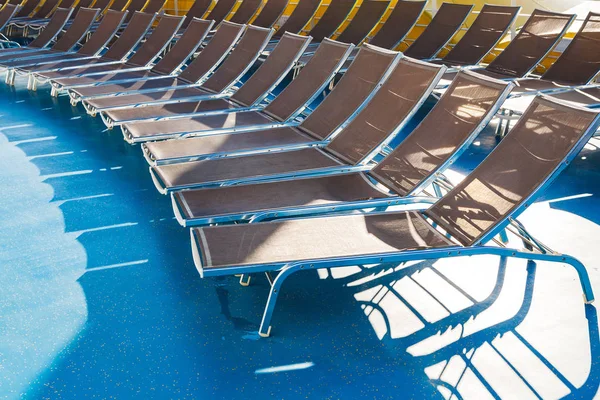 Chairs in sunbathing area on stern of cruise liner — Stock Photo, Image