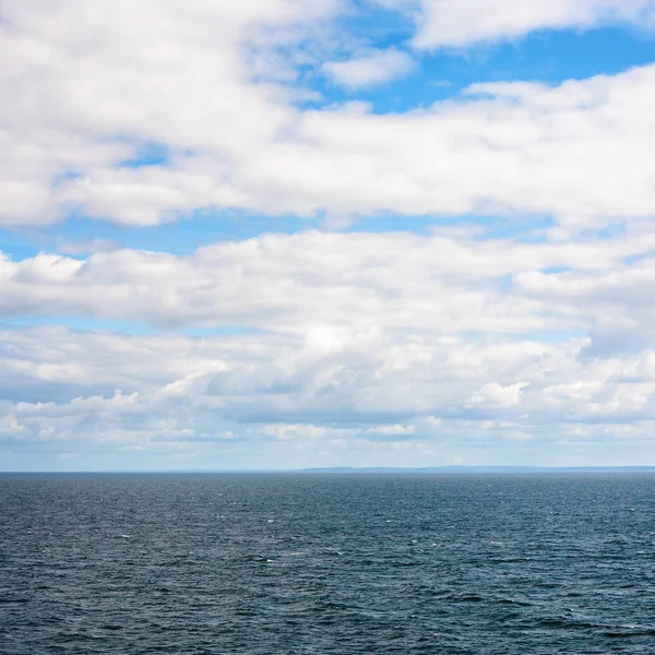 White clouds over cold Baltic Sea in autumn — Stock Photo, Image