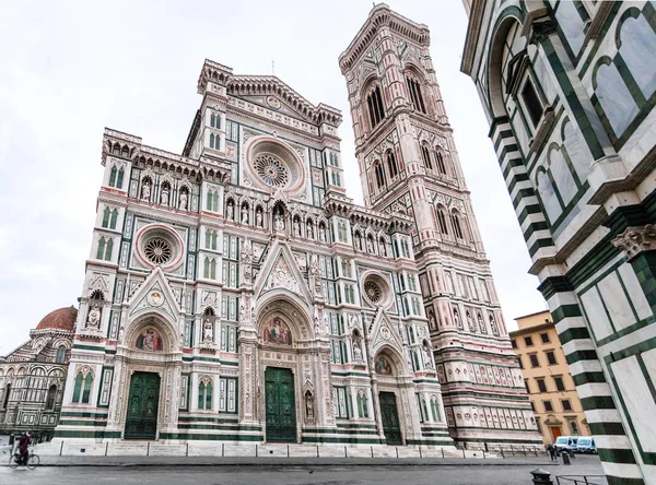 Vista Duomo di Firenze e campanile al mattino — Foto Stock