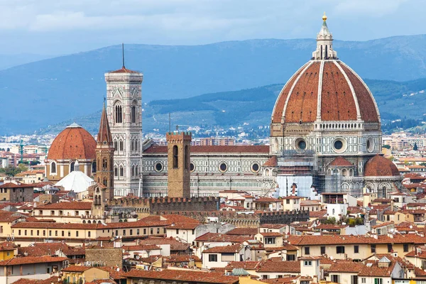 Vista del Duomo en Florencia ciudad —  Fotos de Stock