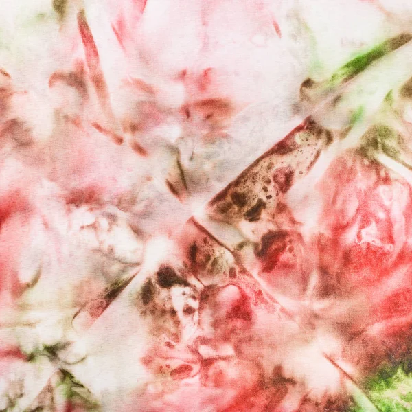 Розовый и зеленый абстрактный рисунок на шелковом батике — стоковое фото