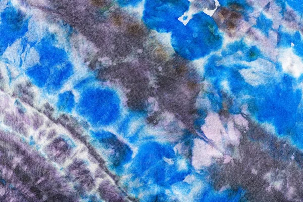 Abstraktes blaues und violett gestreiftes Muster auf Batik — Stockfoto