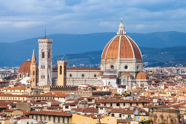 Vista superior de la ciudad de Florencia con Catedral — Foto de Stock