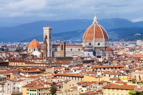 Nad zobrazením město Florencie Duomo — Stock fotografie