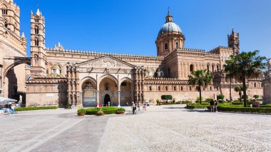 ourists Meydanı ve Palermo Katedrali