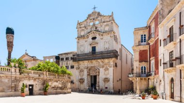 Chiesa di Santa Lucia alla Badia Piazza Duomo 'da