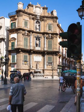 insanlar üzerinde merkezi kare Quattro aski Palermo