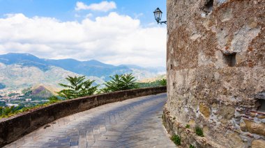Castiglione di Sicili Lauria kale duvarlarını