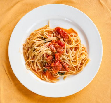 Sicilya domates soslu spagetti Üstten Görünüm
