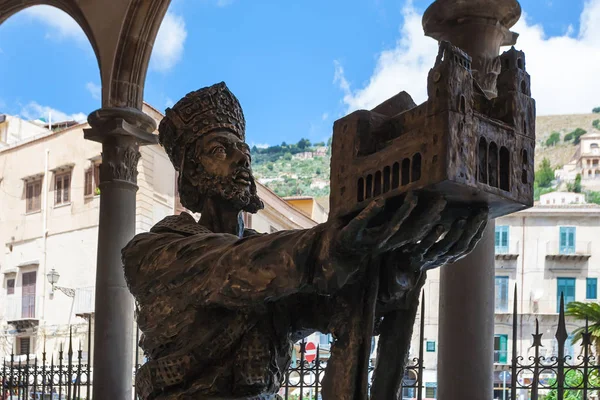 Statue des normannischen Königs im Dom von Monreale — Stockfoto