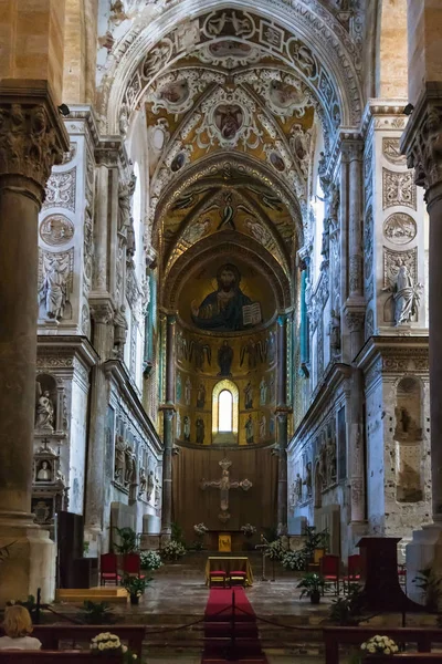 Oltář v Duomo di Cefalu na Sicílii — Stock fotografie