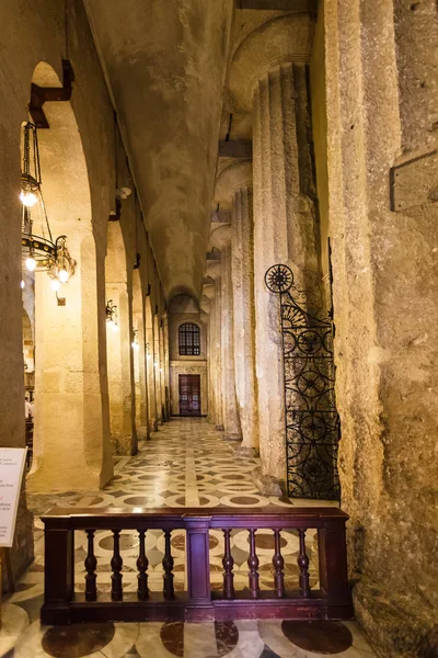 室内的在西西里岛锡拉库扎大教堂 — 图库照片