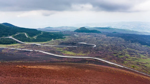 Strada in campi di lava induriti sull'Etna — Foto Stock