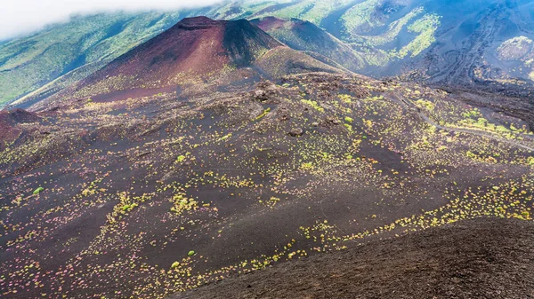 Edzett láva mezők, és kráterek a Mount Etna — Stock Fotó