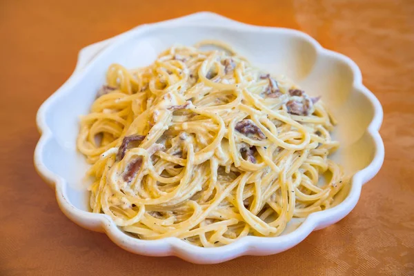 Spaghetti alla carbonara on plate in Sicily — Stock Photo, Image