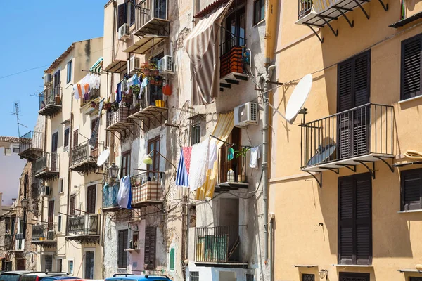 Stedelijke woonhuis in Palermo stad — Stockfoto