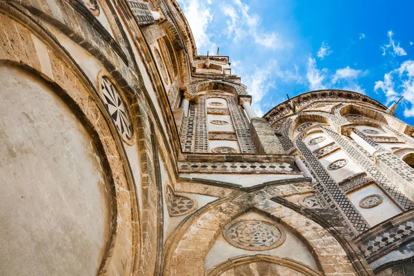 Väggar av normandiska katedralen Duomo di Monreale — Stockfoto