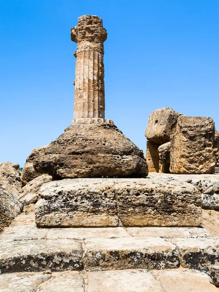 Dorian kolom van tempel voor Heracles in Agrigento — Stockfoto