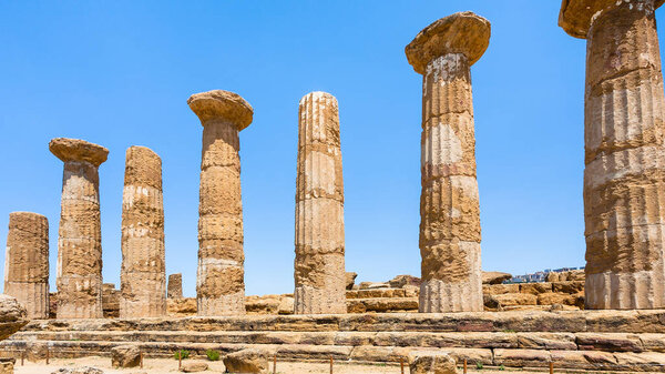 ancient Temple of Heracles (Tempio di eracle)