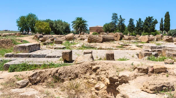 Ruinerna av ancent grekiskt tempel i Agrigento på Sicilien — Stockfoto