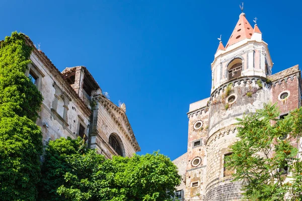 Vista della Chiesa degli Apostoli Pietro e Paolo — Foto Stock