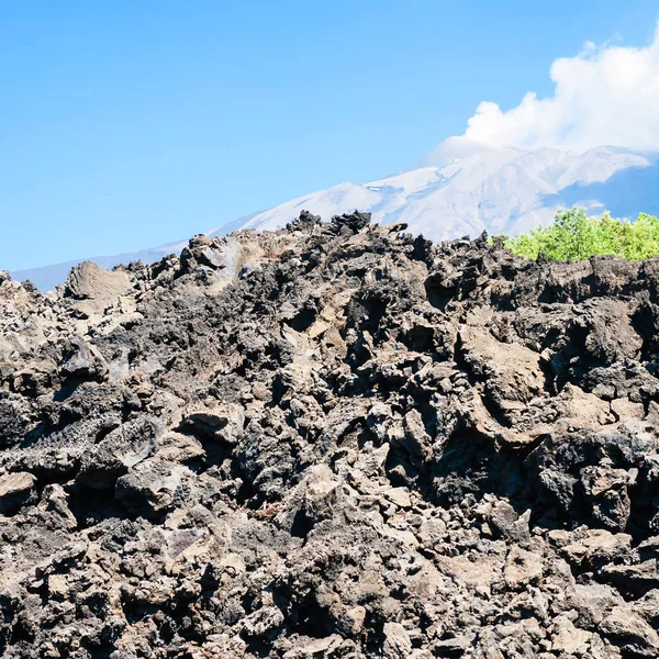 Flujo de lava endurecido después de la erupción del Etna del volcán —  Fotos de Stock