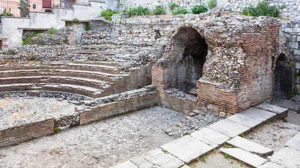 Starověké římské divadlo Odeon ve městě Taormina — Stock fotografie