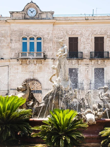 Fontana di Diana in Piazza Archimede a Siracusa — Foto Stock