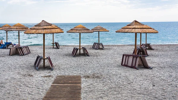 Strand på Sicilia på overskygget dag – stockfoto