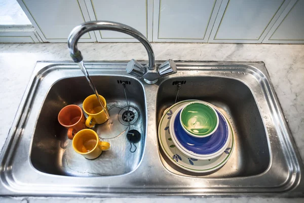 Dirty dishes in kitchen sink — Stock Photo, Image