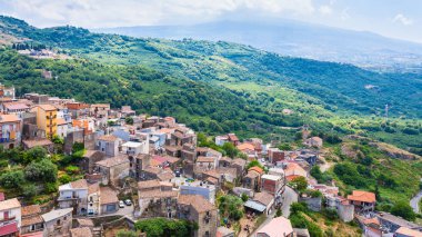 Castiglione di Sicilia şehrin kentsel evleri
