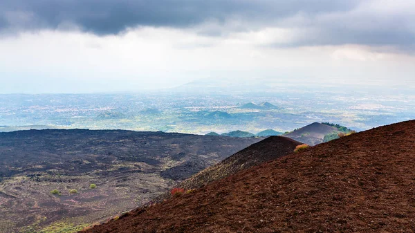 Campos de lava en el Monte Etna y la costa del Mar Jónico —  Fotos de Stock