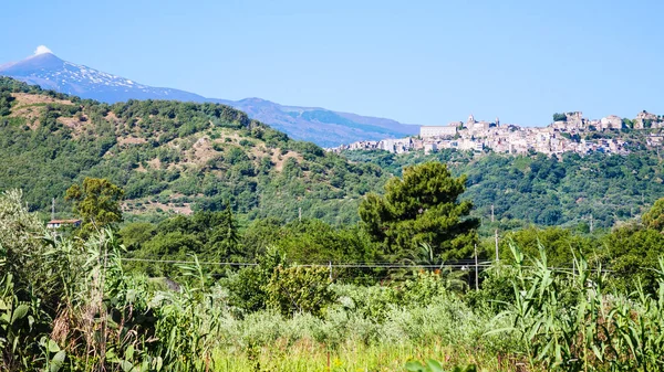 Blick auf castiglione di sicilia Stadt in Sizilien — Stockfoto