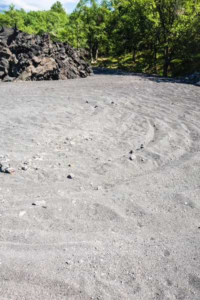 Clinker y el suelo de piedra pómez en la pendiente del volcán Etna —  Fotos de Stock