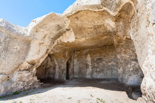 Hall in kunstmatige grot van oude Griekse theater — Stockfoto